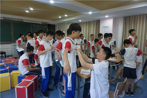 周南秀峰学校完成2018年度学生体检工作