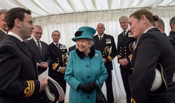 女王大病初愈!出席活动，身子骨很硬朗