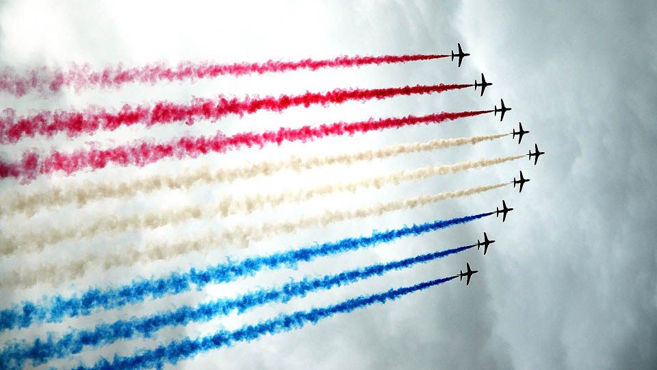 London's biggest air display 伦敦迎来最大规模飞行表演