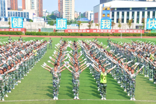 附中高新实验中学举办2018级新生入学教育成果展示暨总结表彰大会