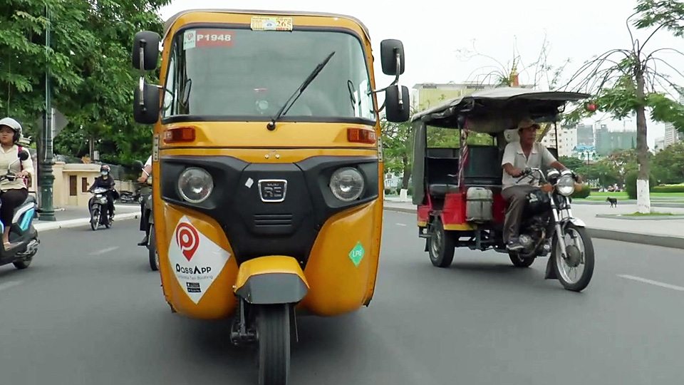 Cambodia's tuk-tuk rivals 柬埔寨 “突突车” 遇竞争对手