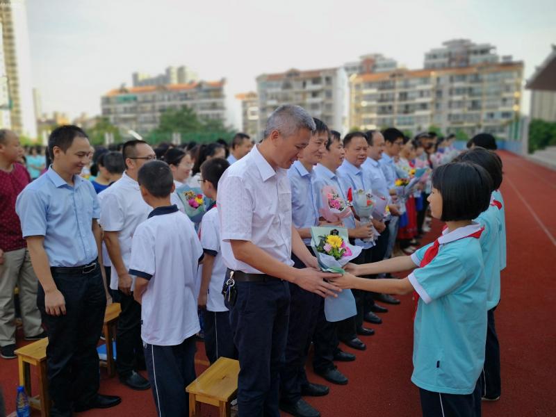 长郡芙蓉中学举行第34个教师节暨优秀教师表彰活动