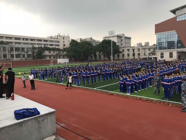 长沙市雅礼天心中学开展2018年下学期消防安全疏散演练