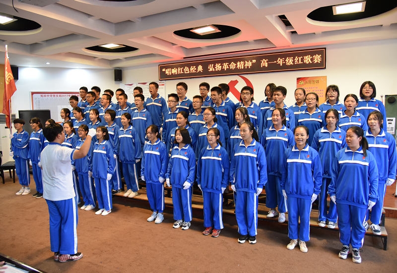 长沙市稻田中学举行2018年高一年级红歌合唱比赛