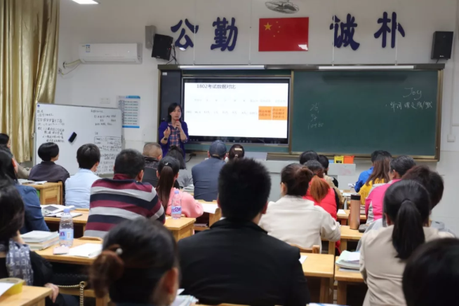 家校同心，师生同行：雅礼实验中学举行初一年级开学典礼