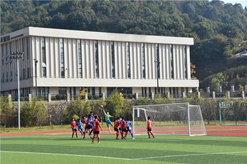 长沙市北雅中学校足球队荣获长沙市校园足球四级联赛第六名