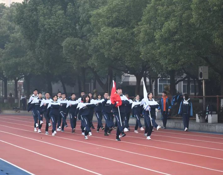 麓山国际实验学校举行主题升旗仪式