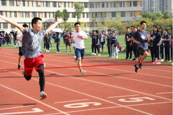 周南梅溪湖中学获长沙市中小学校大课间体育评比一等奖!