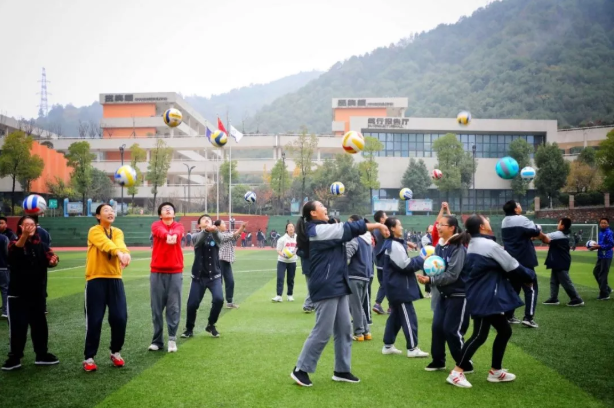 周南梅溪湖中学获长沙市中小学校大课间体育评比一等奖!