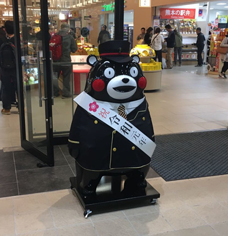 日本熊本站内熊本熊雕像