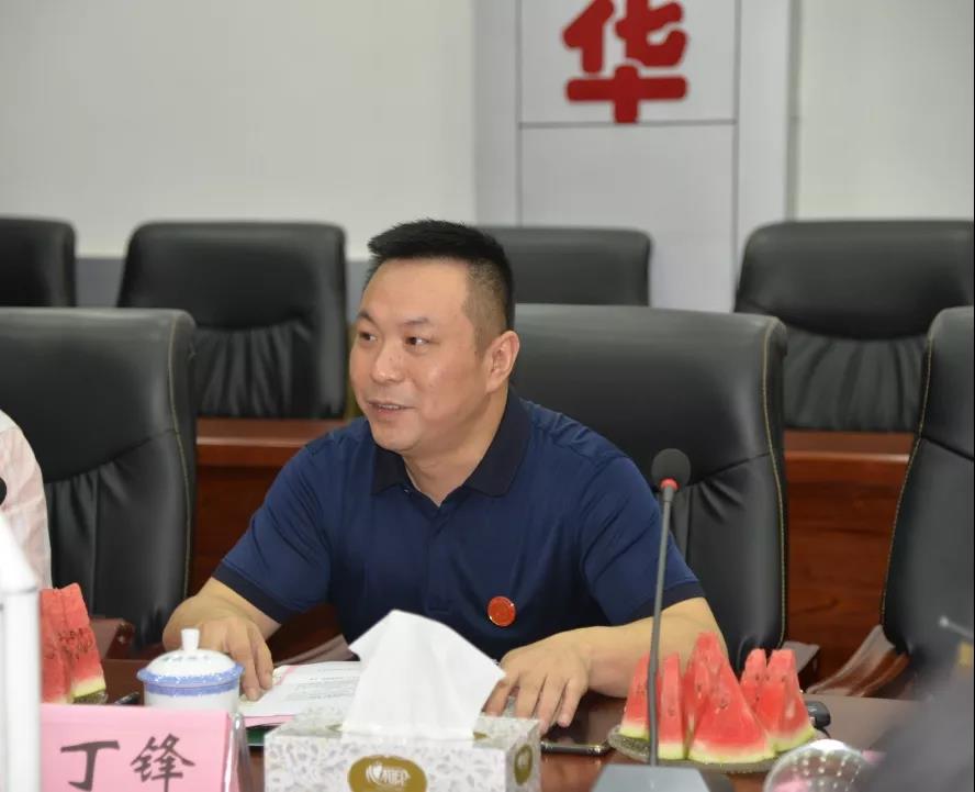 副校长丁锋介绍与会人员