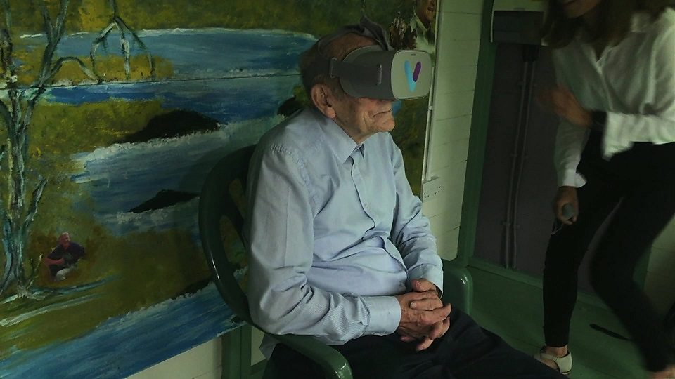 Virtual Reality Therapy: helping old people remember 虚拟现实疗法帮助老年人回忆往昔