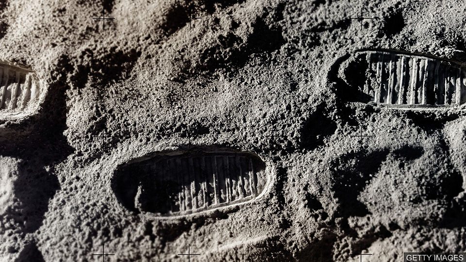 Turning moon dust into water 把月球尘埃变成水