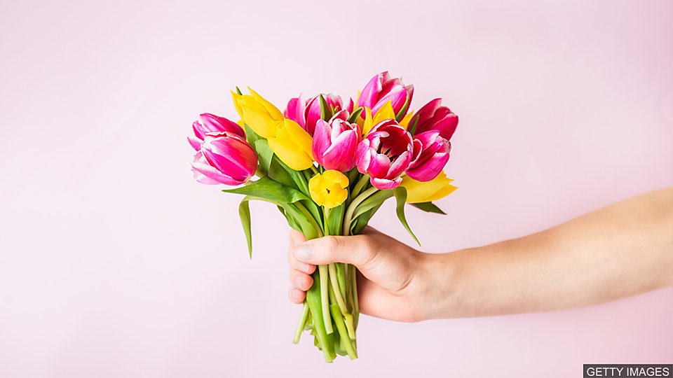 Free flowers to bring happiness 英国公益送花活动向陌生人传递快乐