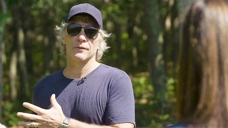  摇滚歌手乔恩·邦·乔维为食物赈济站出资献力 Jon Bon Jovi helps food bank