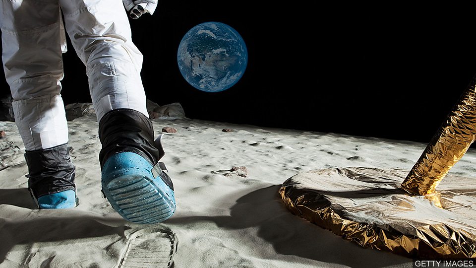 美国国家航空航天局计划送首位女性登月 Plans to land first woman on the Moon 美国国家航空航天局计划送首位女性登月 Plans to land first woman on the Moon
