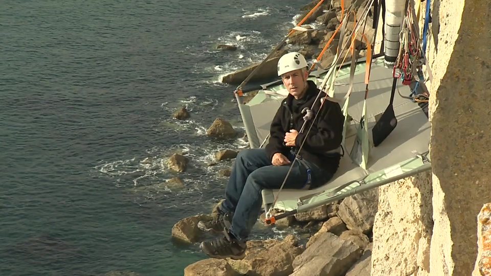  悬崖上的露营体验 Camping on a cliff edge