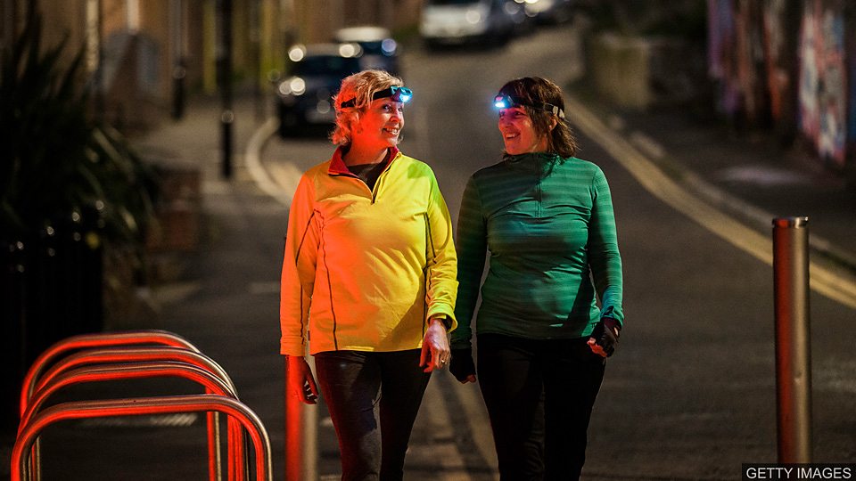  夜间行走的乐趣 Night walking in the UK