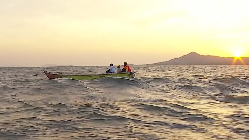  肯尼亚渔民试用电动渔船助环保 Kenyan fishermen and women saving the planet