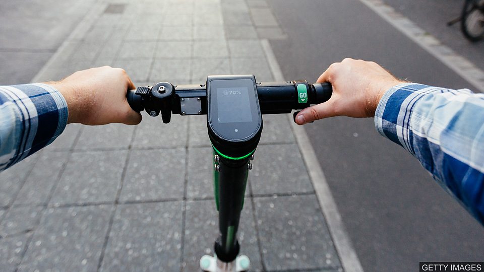  英国试行共享电动滑板车计划 E-scooter rental trials