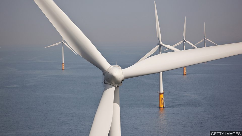  英国的海上风力发电机 UK wind turbines at sea