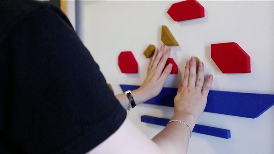  为视力障碍者设计能摸的 “画” ‘Paintings’ for people with visual impairment