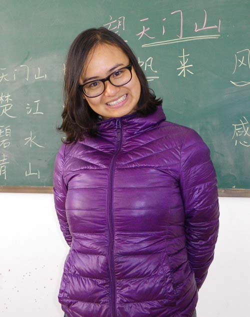 参加2011"新东方教师志愿者支教行"活动的黄薇老师 (记者 刘巍/摄)