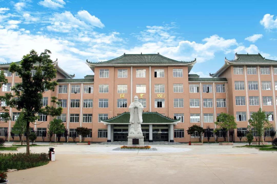 临川第二中学图片